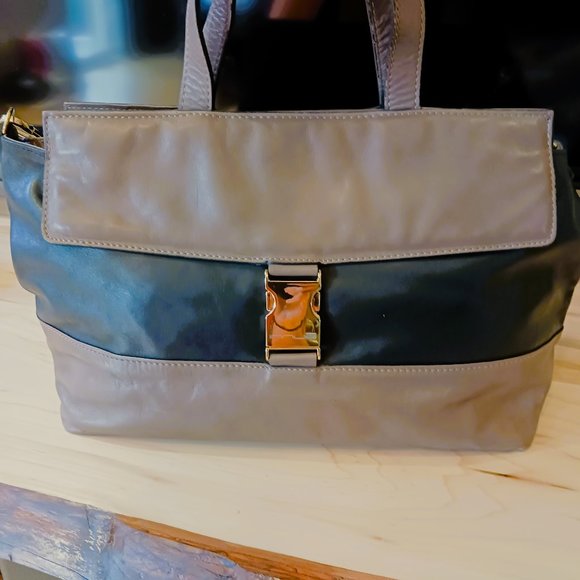 Elegant Two-Tone Leather Handbag - Picture 3 of 15